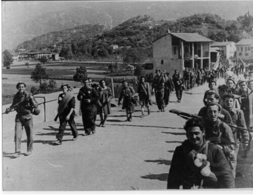 https://archivi.polodel900.it/scheda/oai:polo900.it:137220_partigiani-armati-scendono-dalle-colline-aprile-1945